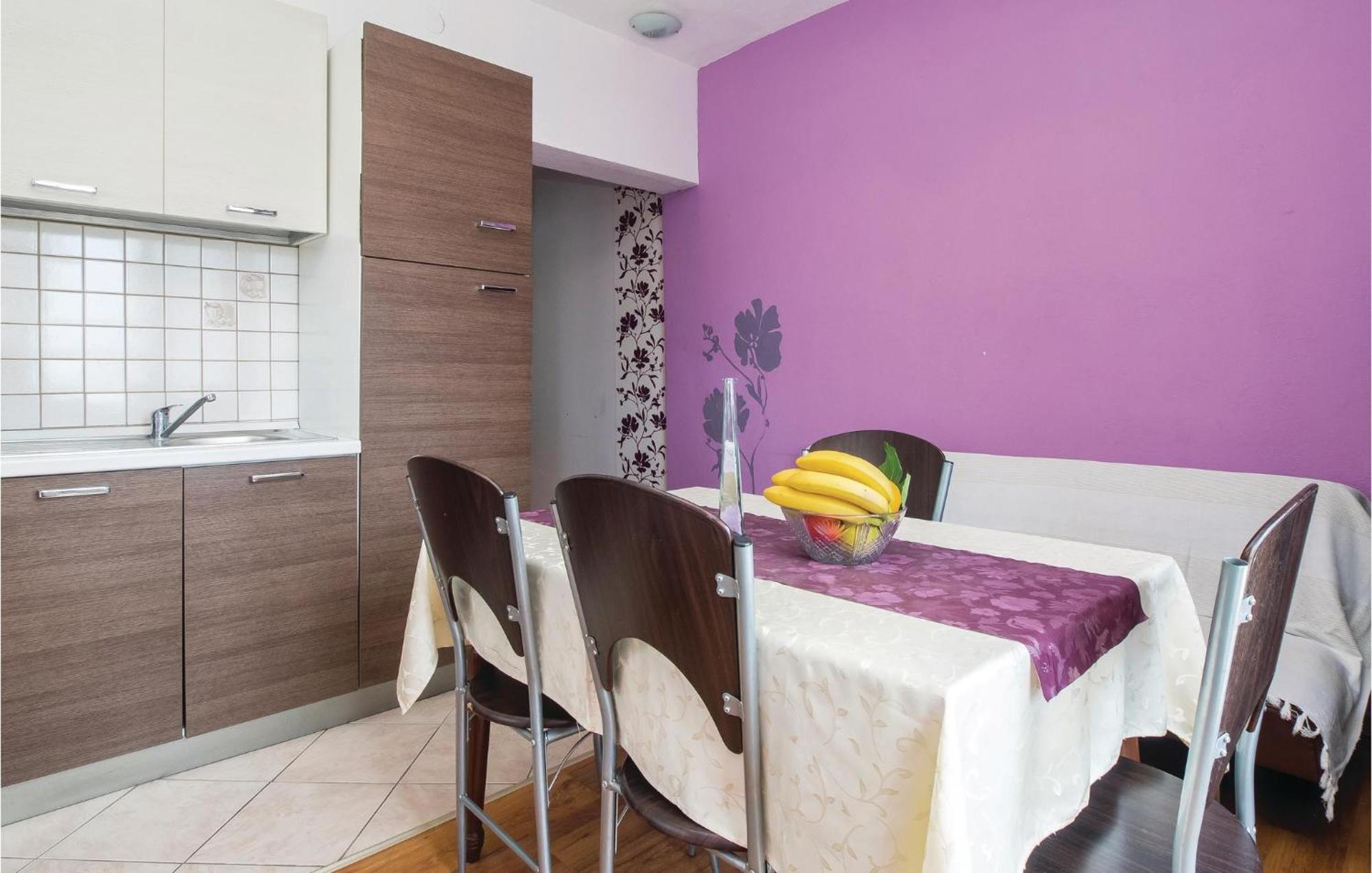 Nice Apartment In Split With Kitchen Exterior foto